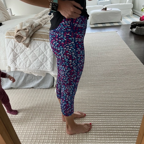 SOLD—Vineyard vines whale print leggings size Medium - Picture 6 of 8